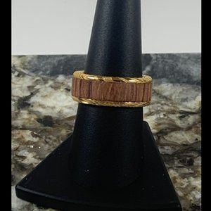 Size 8 wood inlay w/ gold tone ring